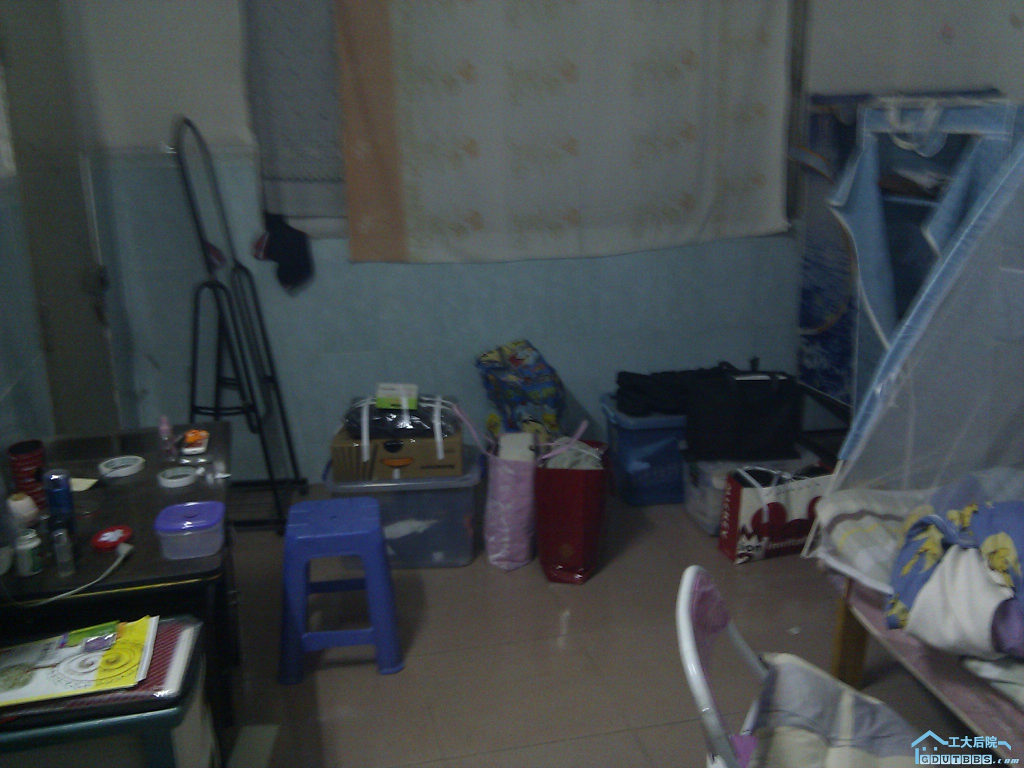 房，刚收拾完。乱