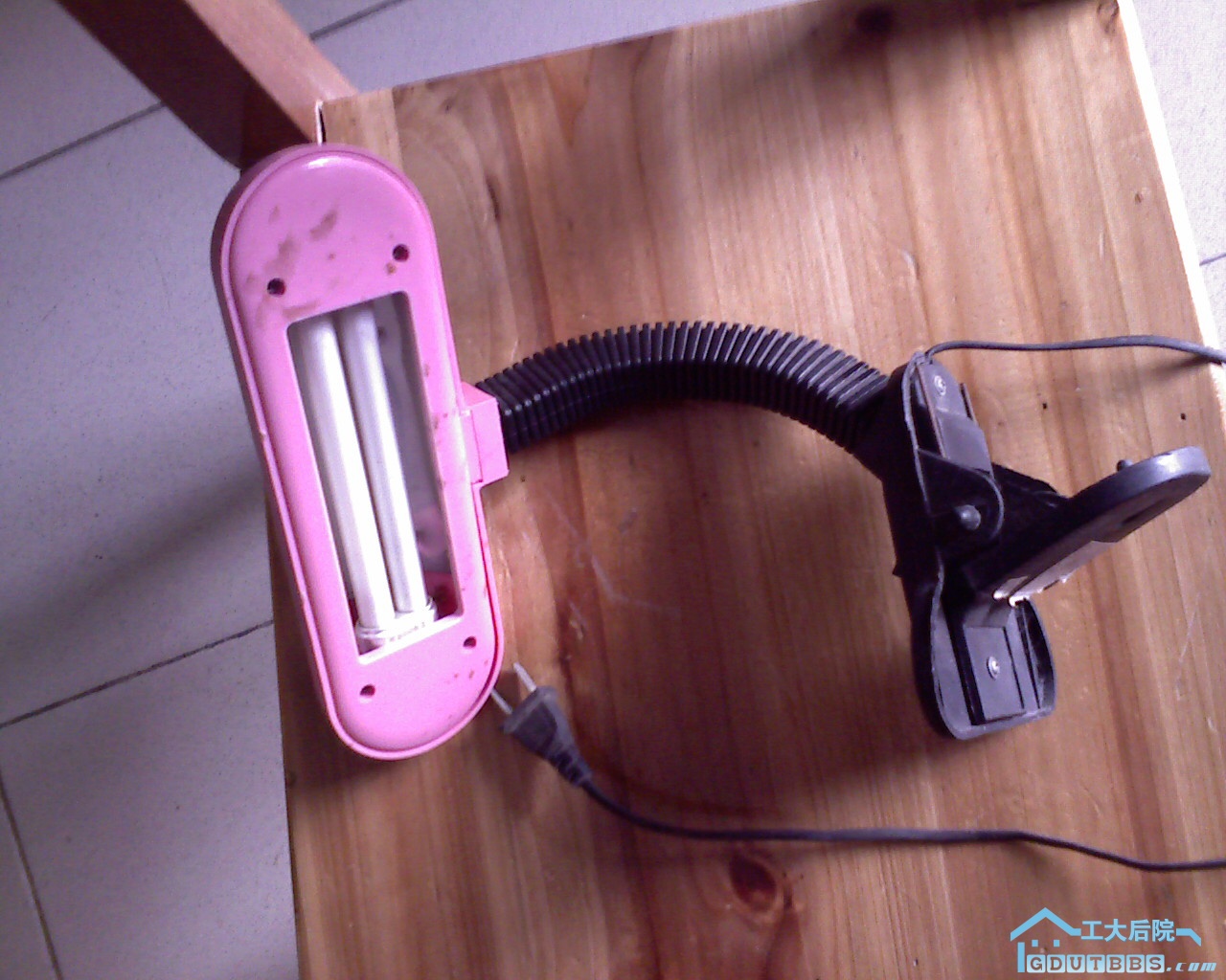 夹子坏的台灯一个3块(出）