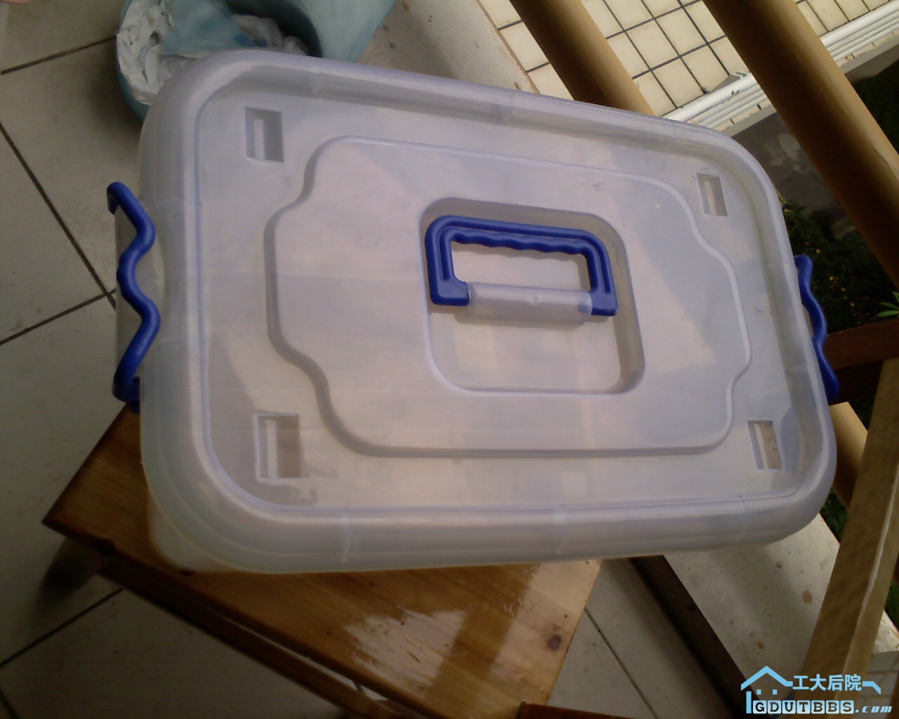 有滚轮可以拖出拖入的柜中柜可以拿来装零食水果之类