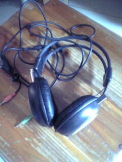 学校很新耳机10元