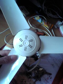 风扇，不小心断了一叶，8元吧，不影响送风的