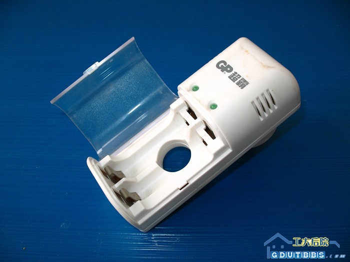 GP超霸充电器，现卖20元