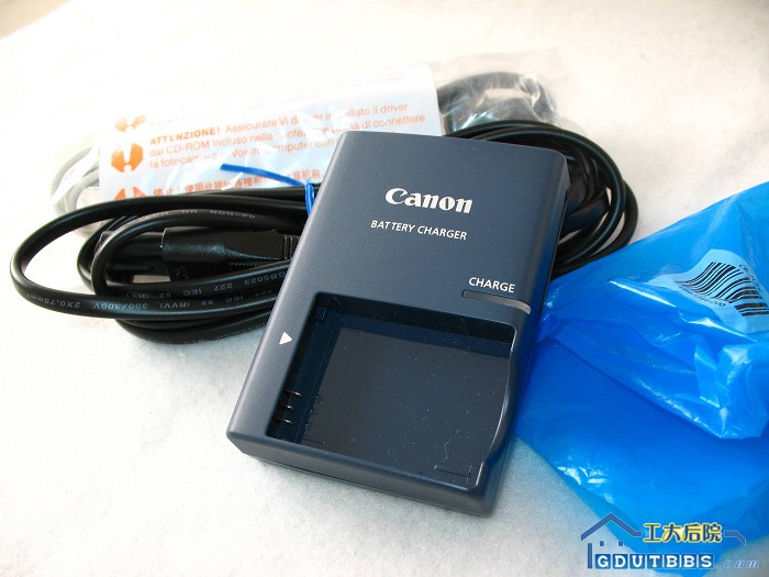 Canon 960 IXU 充电器+USB接线，原装正版，现卖50元。