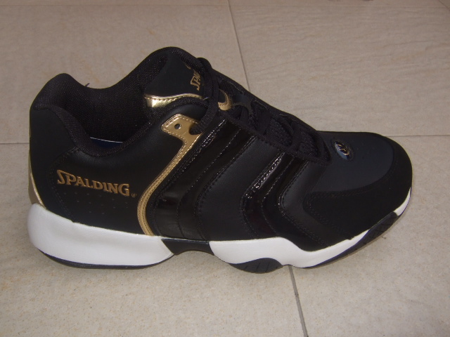 正品斯伯丁篮球鞋.jpg