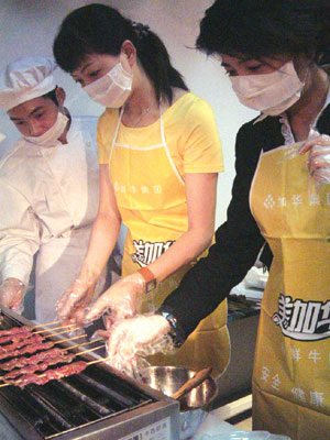 12.还记得吗?这些所谓的明星在做秀烤肉,烤出来的煳肉居然卖了17800